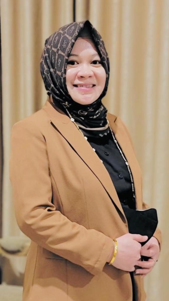 Dr. Henni Zainal, M.Pd., M.Si