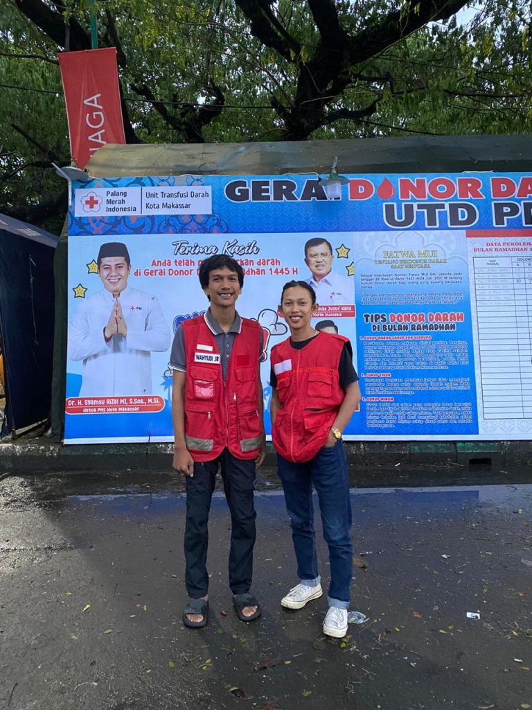Mahasiswa UIT bersama UTD PMI Kota Makassar Jaga Posko Donor Darah Masjid Al-markaz.